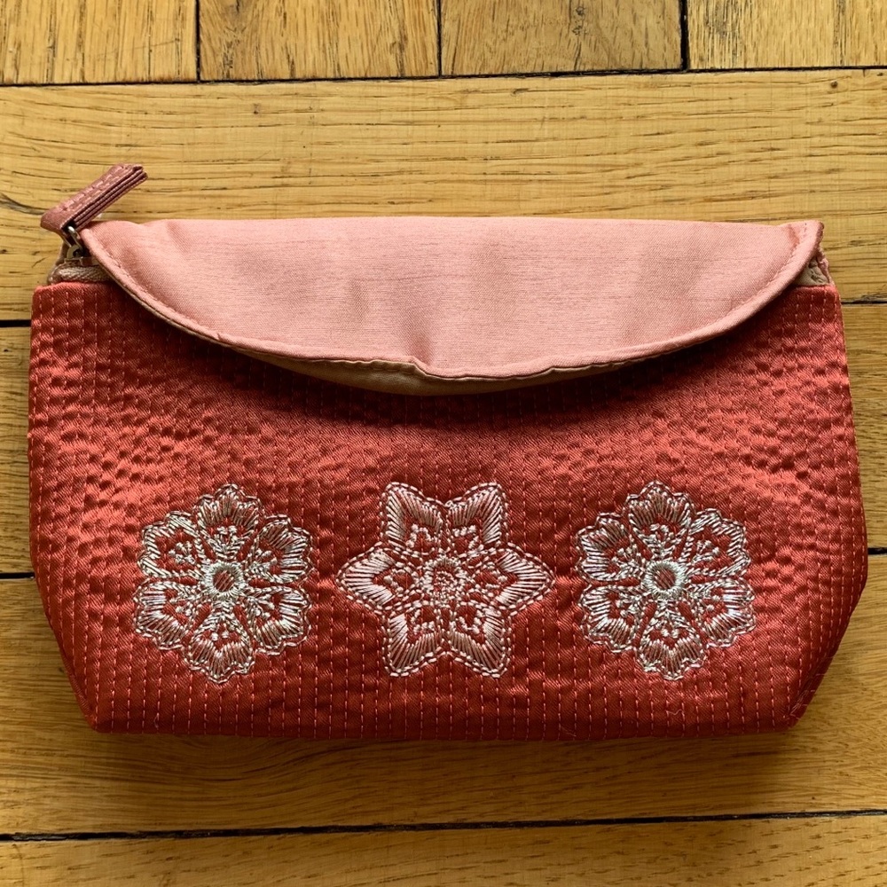 NWOT Korean zipper pouch